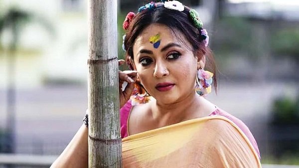 সমাজ বদলের নামে চাটুন ও চাটান শ্রীলেখা